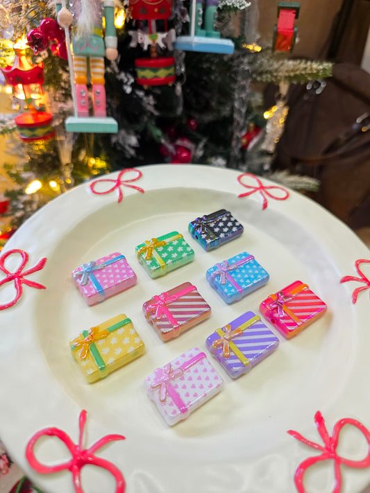 Gift box beads - 9pcs mix colors