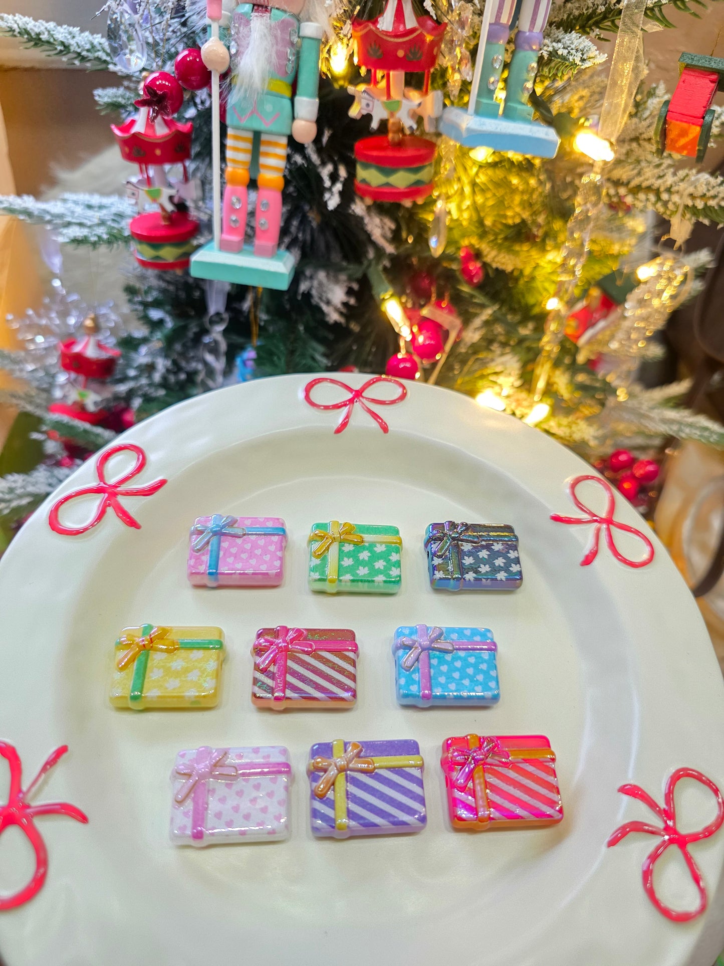 Gift box beads - 9pcs mix colors