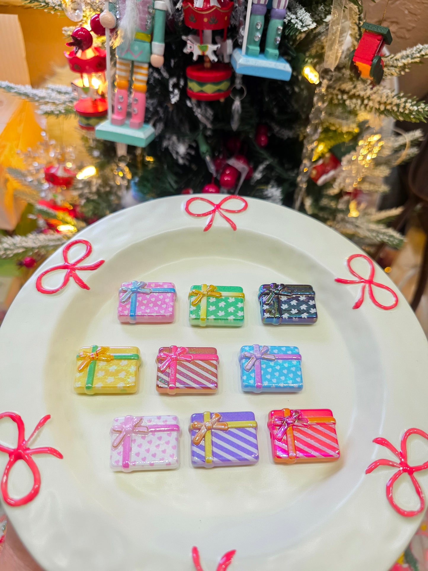 Gift box beads - 9pcs mix colors