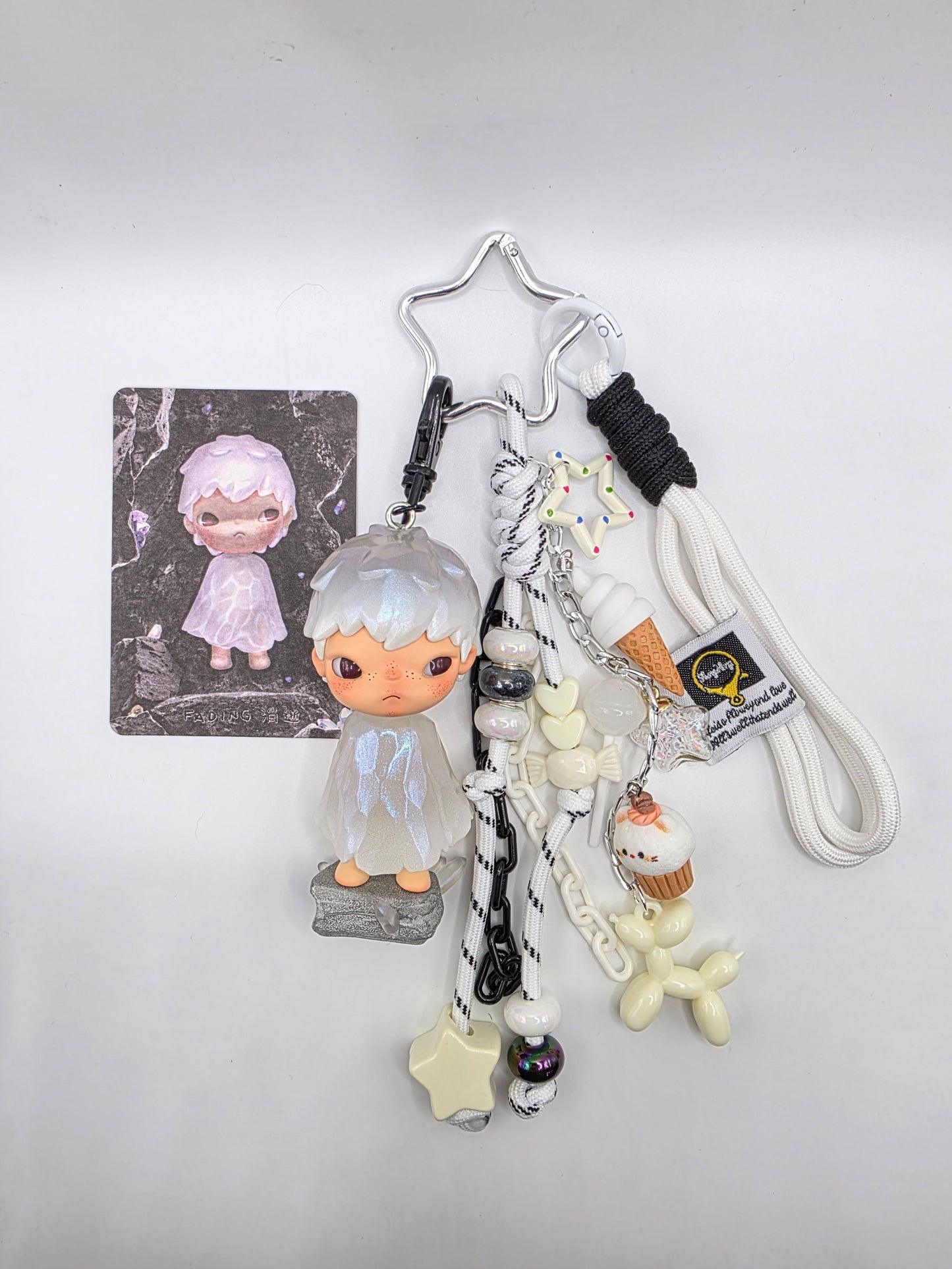 Hirono Keychain - Fading 🩶